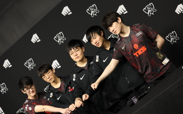 使队伍的水 使队伍的水