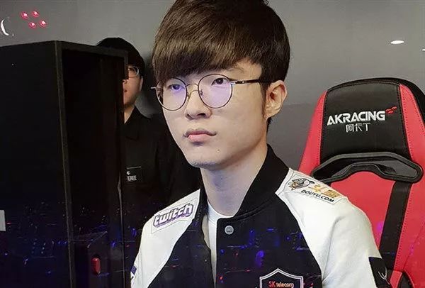 裁判员由阿 裁判员由阿